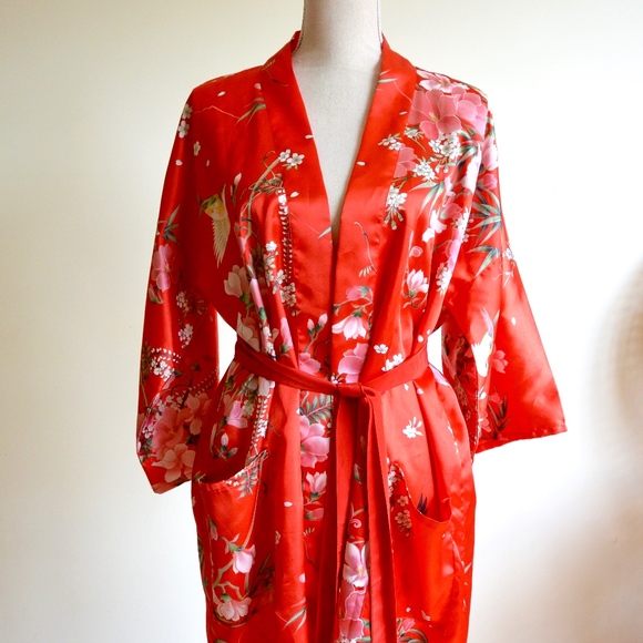 VINTAGE Other - Beautiful Vintage Red Silky Japanese Kimono Robe